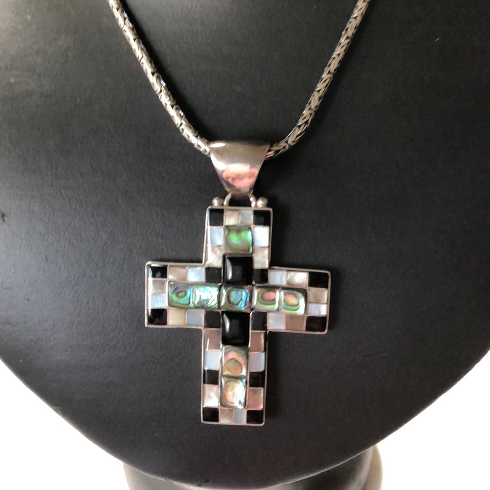 Cross Pendant - NWOT